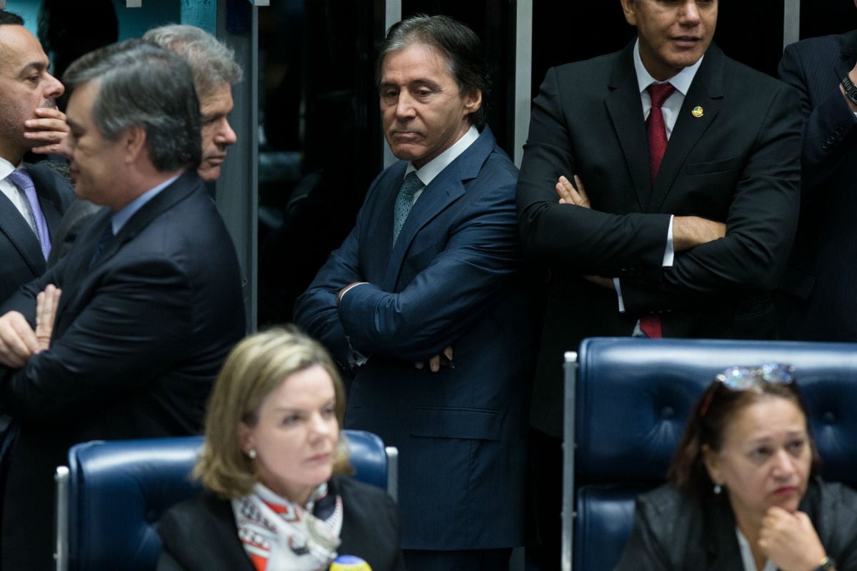 Senado retoma votação depois de 7 horas de ocupação da mesa diretora