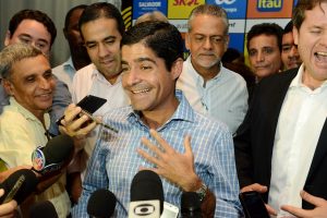 Controle de emissoras de rádio favorece políticos, indica pesquisa
