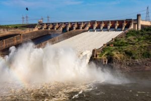 China, Canadá e EUA mantêm forte presença estatal nas hidrelétricas