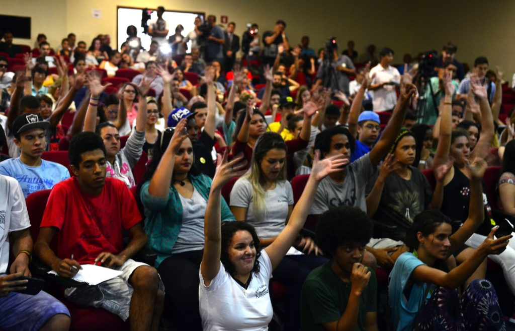 A política do comum contra a pobreza da politica