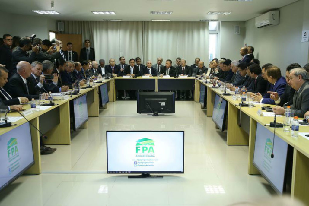 Voto de ruralistas a favor de Temer custará 10 bilhões de reais