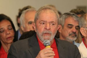 Juiz aceita denúncia e Lula vira réu por corrupção passiva