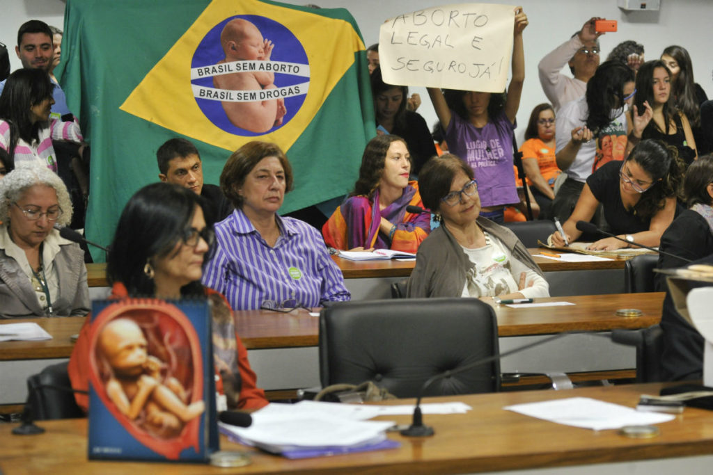 Governo pediu investigação contra os médicos que interromperam a gravidez da menina de 11 anos em SC