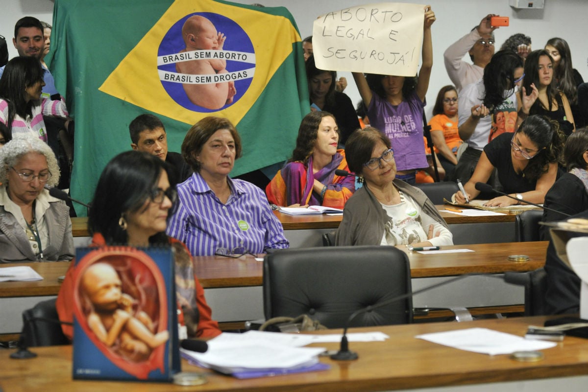 Governo pediu investigação contra os médicos que interromperam a gravidez da menina de 11 anos em SC