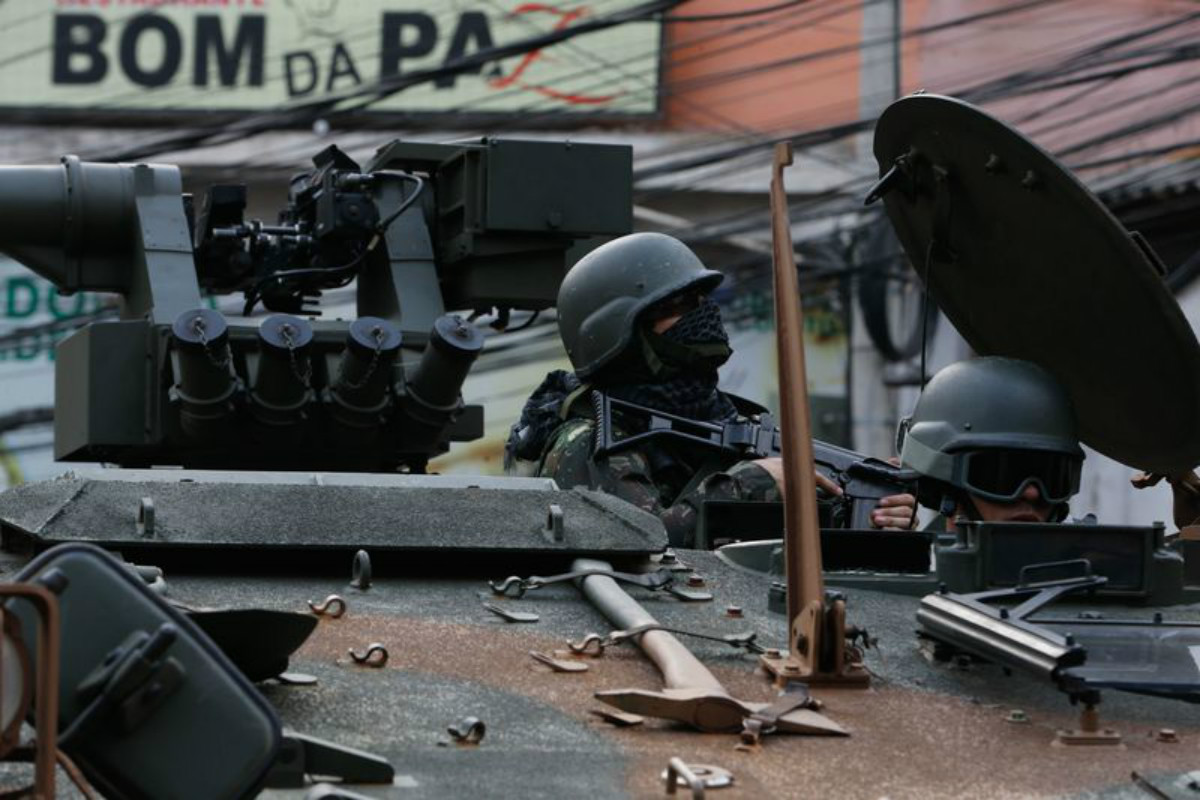 Após tiroteio na madrugada, cinco suspeitos são presos na Rocinha