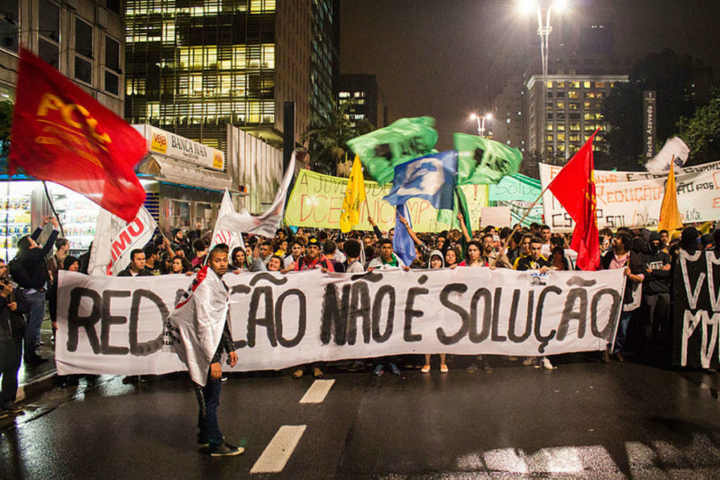 Maioridade Penal: Senado adia votação de PEC pró-redução