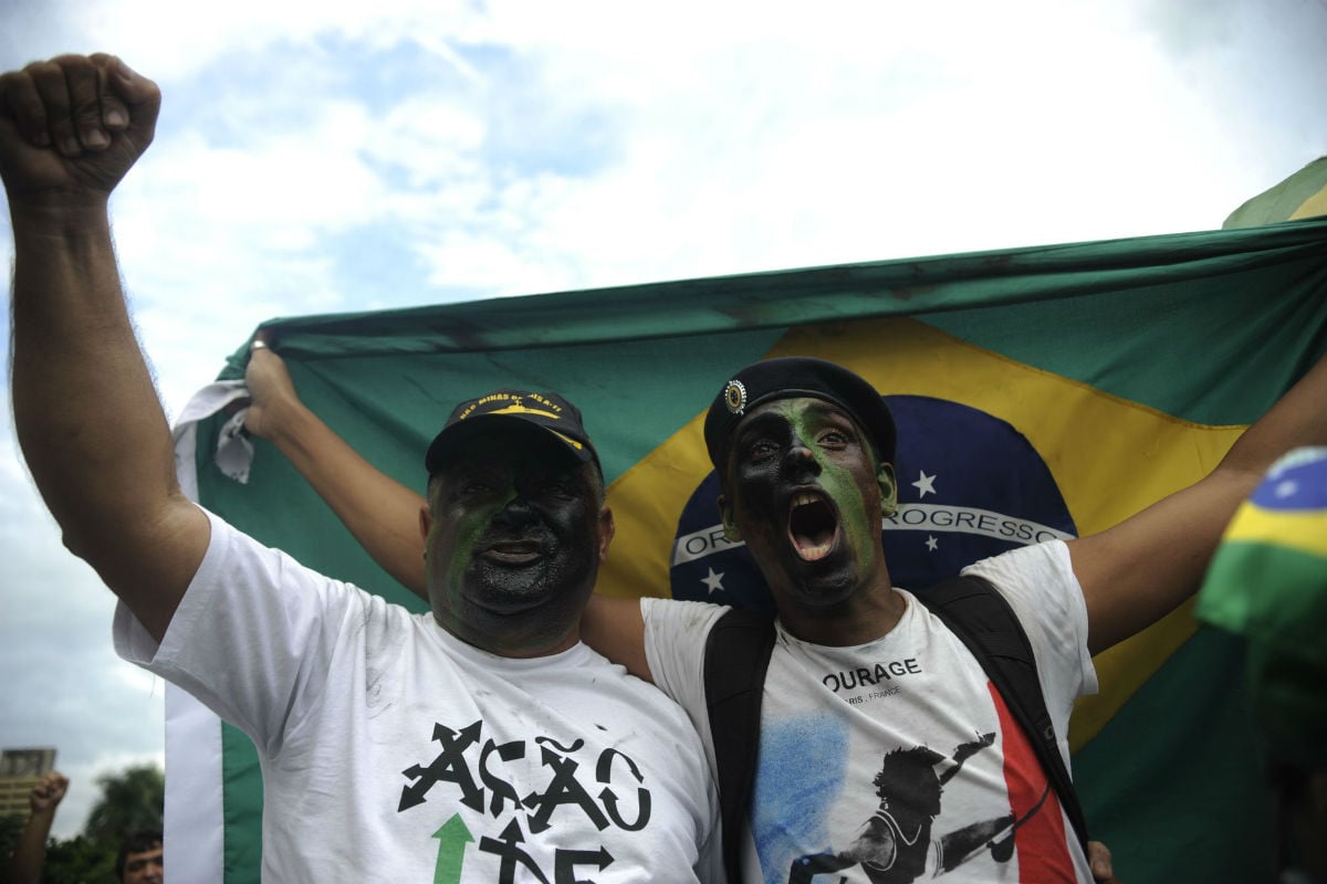 Apoiadores da intervenção militar em ato no Rio de Janeiro, em março de 2014 