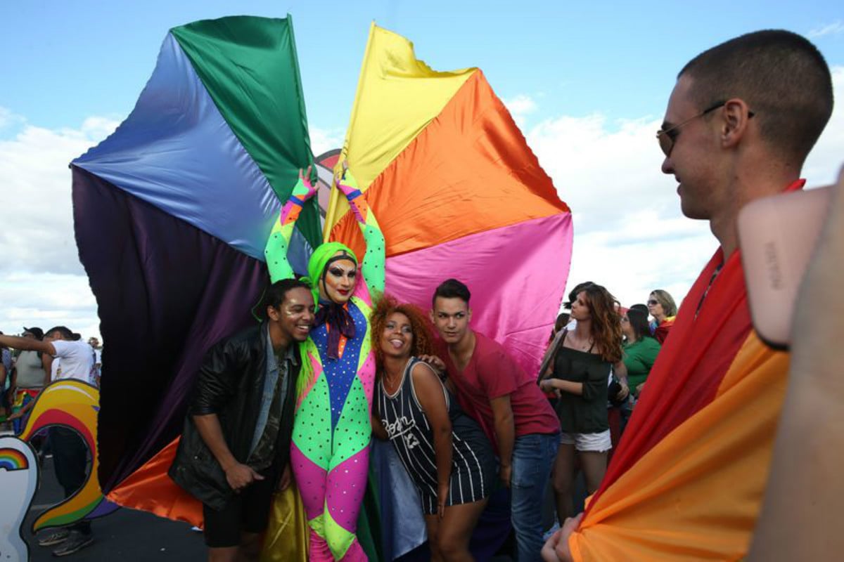 Cena da Parada do Orgulho Gay em Brasília. Nas ruas, o preconceito é maior do que nos terreiros 
