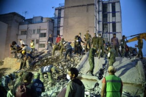 México procura sem descanso sobreviventes após terremoto devastador