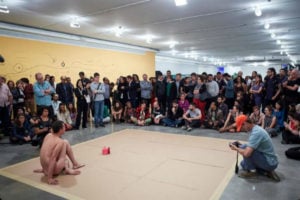 Museu de SP é acusado de pedofilia e rebate: performance não tem conteúdo erótico