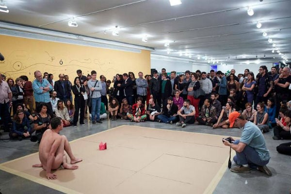 Museu de SP é acusado de pedofilia e rebate: performance não tem conteúdo erótico