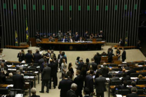 Plenário da Câmara rejeita o 