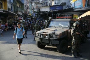 Saída das tropas da Rocinha pode ser temporária, diz ministro da Defesa