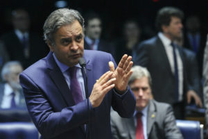 Voto aberto ainda é dúvida na sessão sobre o futuro de Aécio Neves