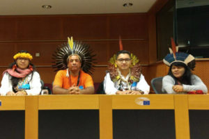 No Parlamento Europeu, indígenas denunciam ataques do governo Temer