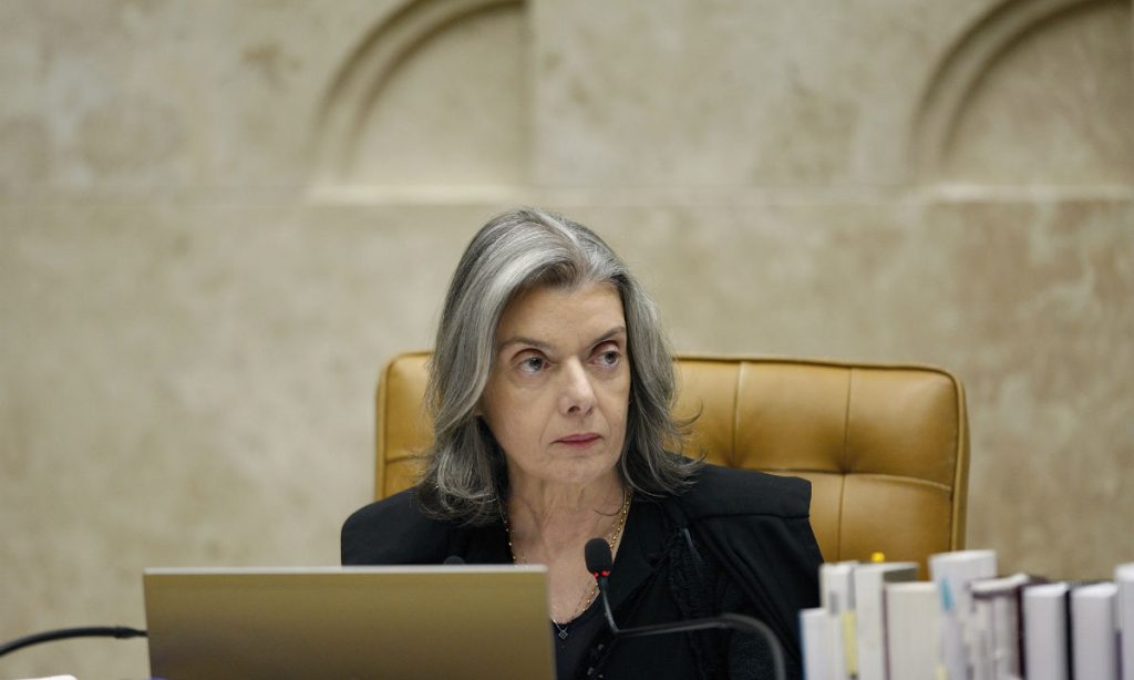 Cármen ao ser interrompida no STF: ‘Faço valer o meu direito de falar e de votar’