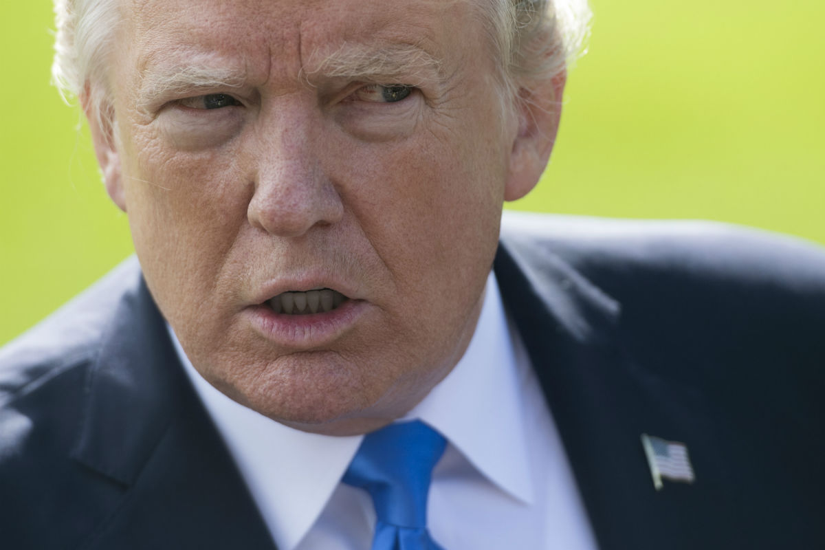 Prisão de ex-chefe de campanha aumenta a pressão contra Trump