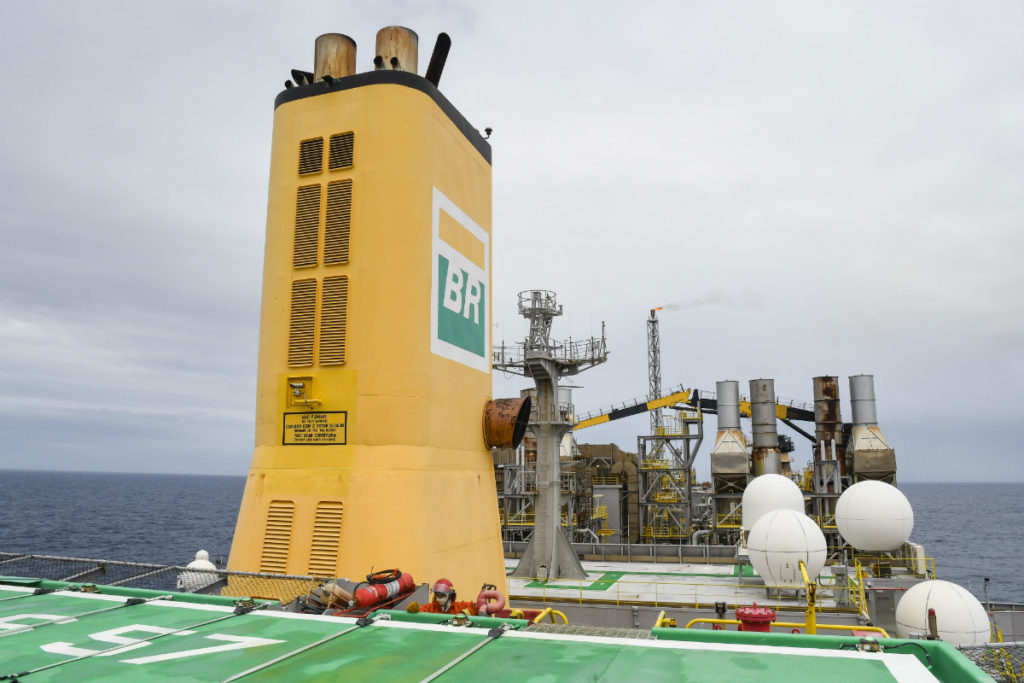 Gigantes do petróleo livres de impostos?