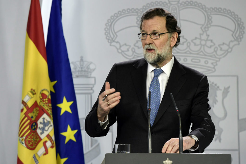Primeiro-ministro espanhol destitui governo catalão e marca eleição