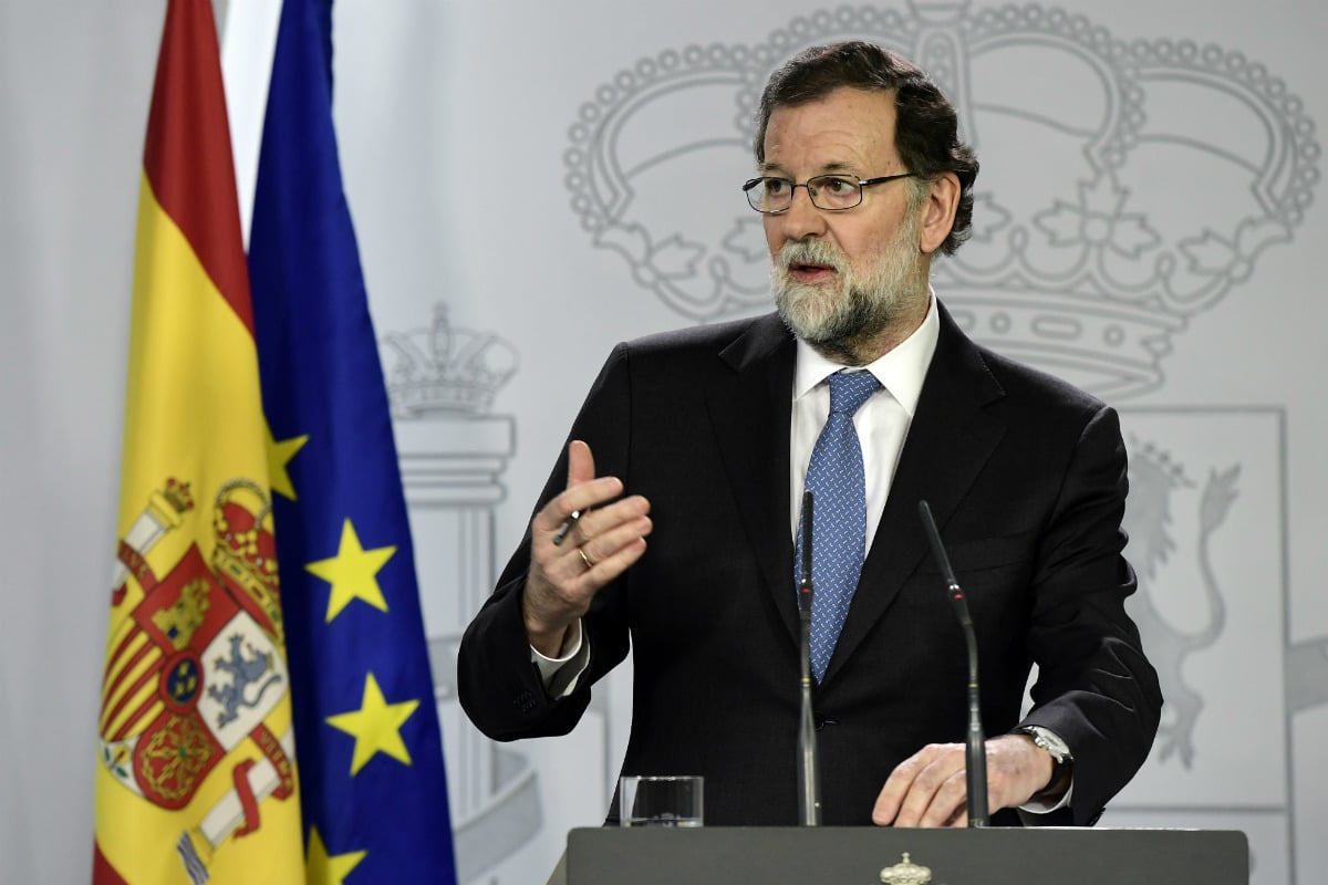 Primeiro-ministro espanhol destitui governo catalão e marca eleição