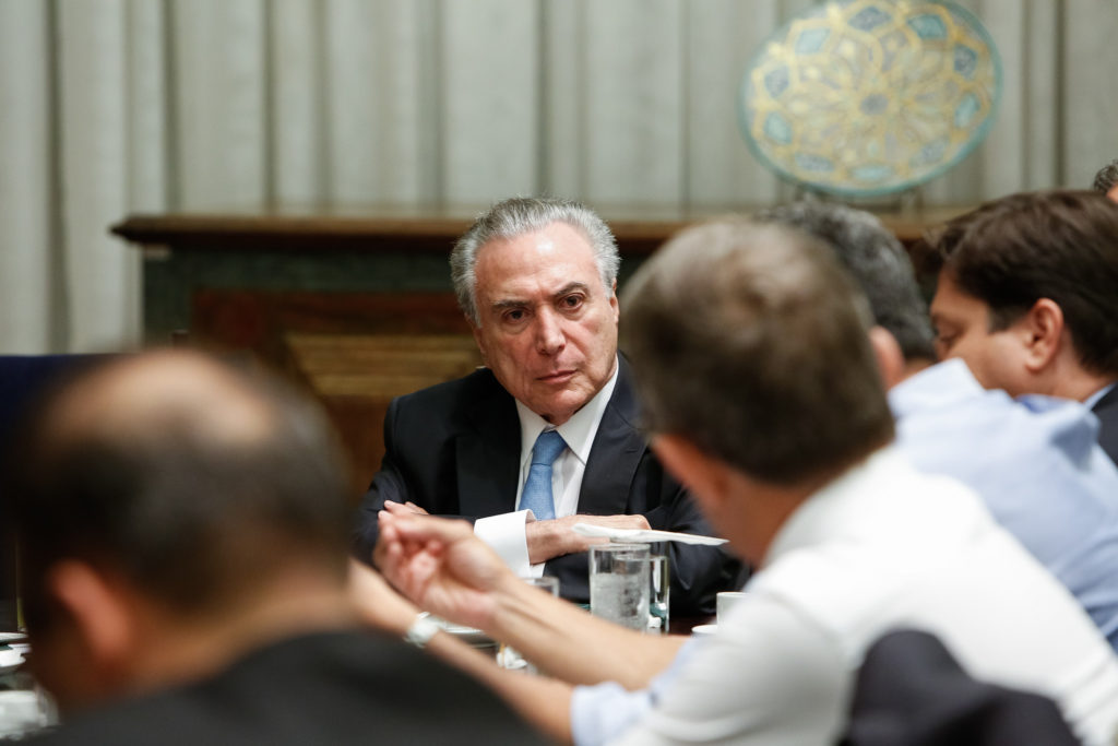 A destruição do Brasil e a tarefa de reconstruí-lo