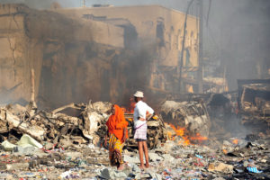 Ataque com caminhão-bomba mata mais de 200 na Somália