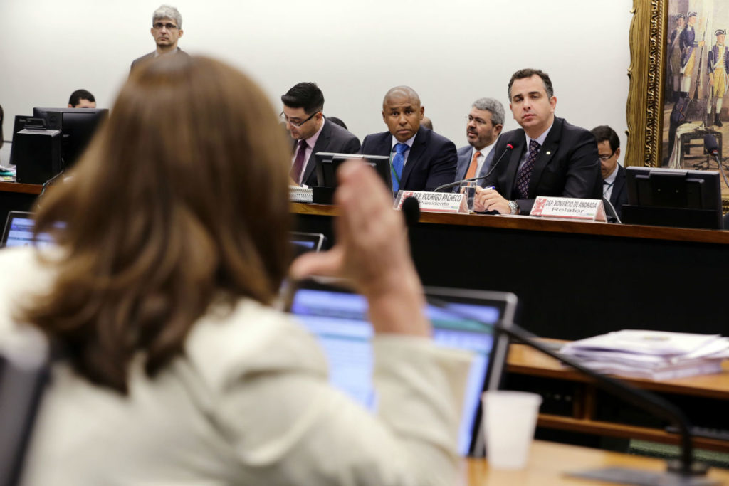 Temer salvo na CCJ: saiba como votaram os deputados
