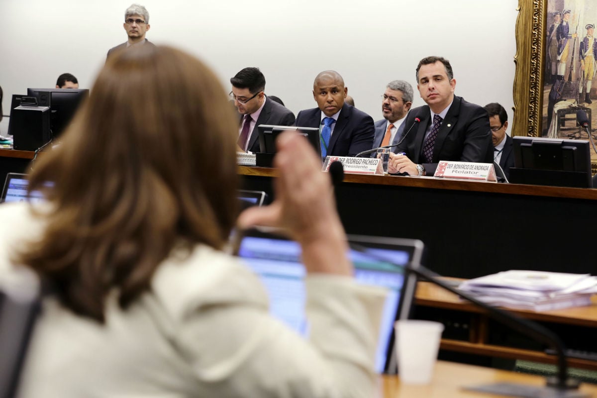 Temer salvo na CCJ: saiba como votaram os deputados