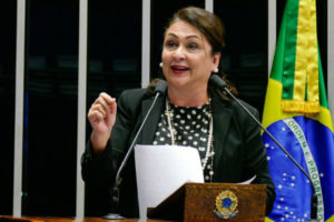 Senadora Kátia Abreu é expulsa do PMDB após críticas ao governo Temer