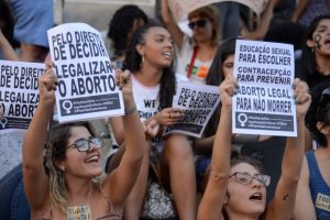 É preciso discutir a sério o aborto