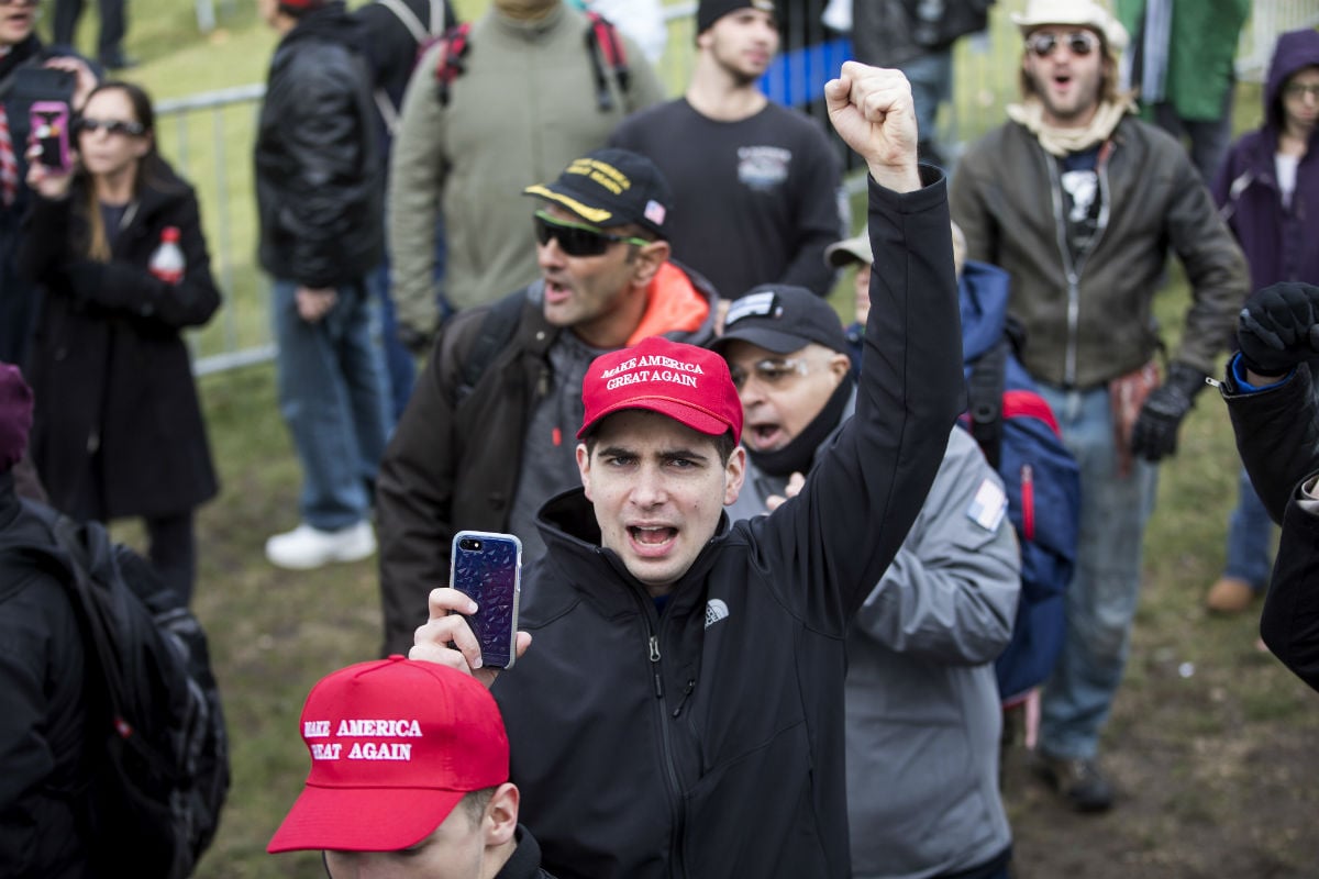 Com Trump, grupos de extrema-direita se multiplicam