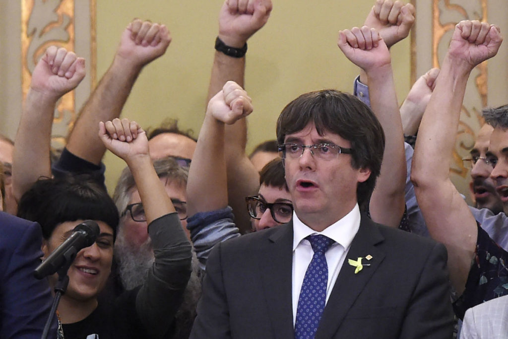 Espanha emite ordem europeia de prisão contra líder catalão