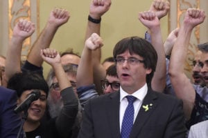 Espanha emite ordem europeia de prisão contra líder catalão