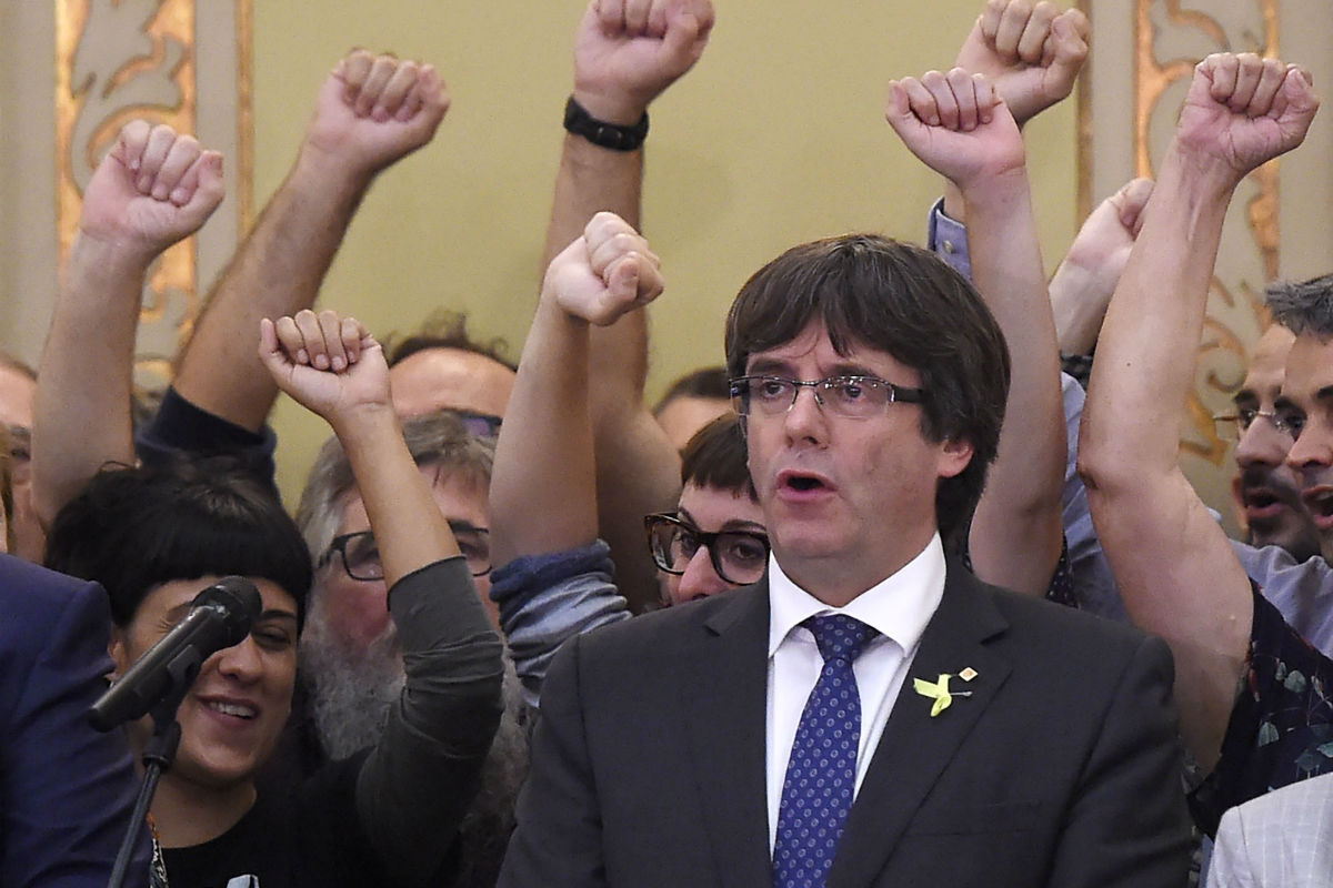 Espanha emite ordem europeia de prisão contra líder catalão