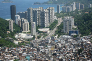 IBGE: 10% da população mais rica concentra quase metade da renda