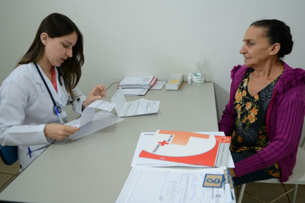 Profissionais do Mais Médicos anunciam greve em São Paulo