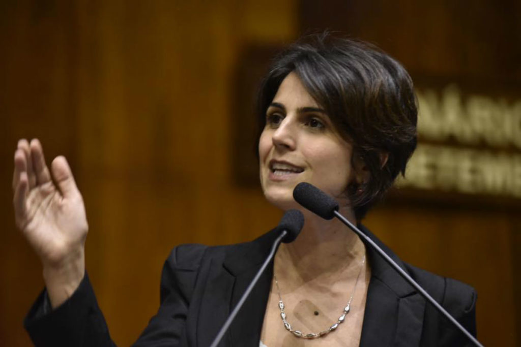 Candidatura não prevê Lula fora da disputa, diz Manuela D’Ávila