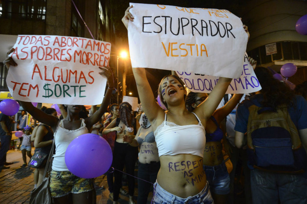 Maioria das deputadas e senadoras são contra a legalização do aborto