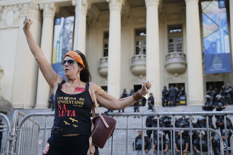 TRF-2 reverte decisão da Alerj e manda prender deputados