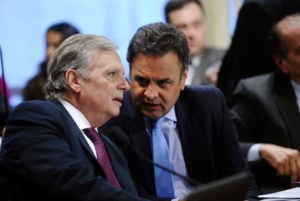Aécio reassume a presidência do PSDB para destituir Tasso Jereissati