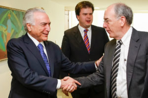 Temer publica decreto que facilita venda de ativos das estatais