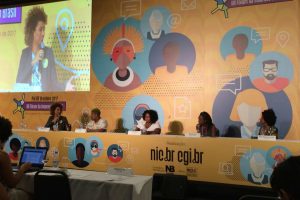 Negros estão mais empoderados na internet, mas acesso ainda é desigual