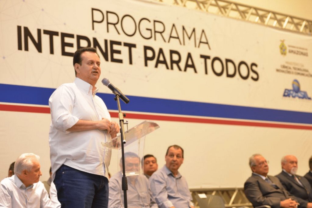 Kassab usa satélite para comunicações como moeda eleitoral