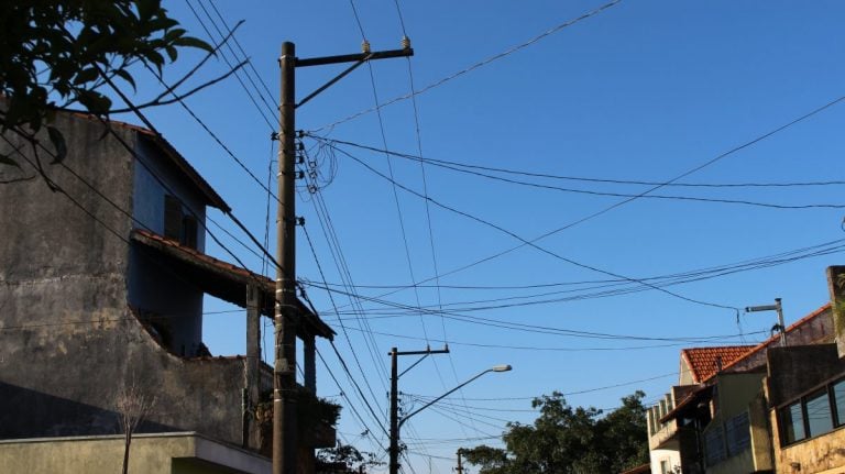 Poste-da-rua-sem-lâmpada-2-e1513345804594.jpg