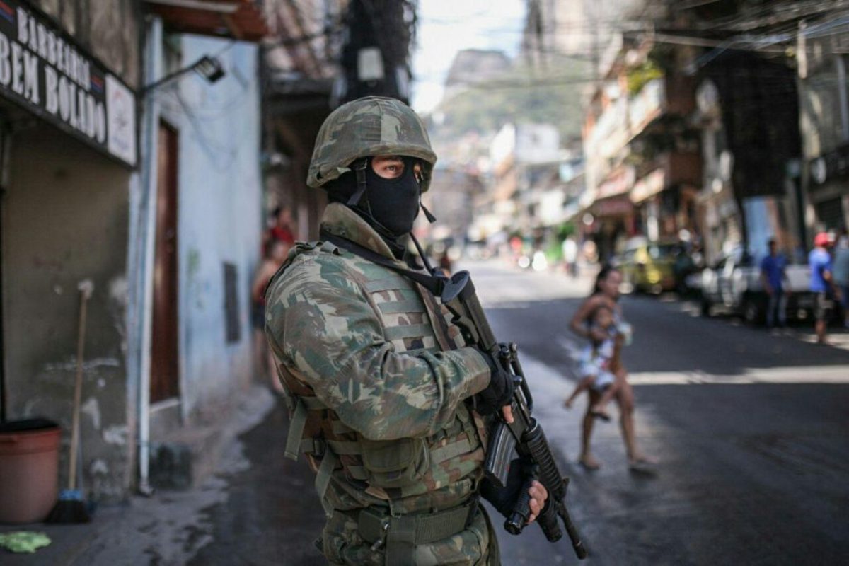 Justiça Militar investiga civis por desacato mas poupa soldados que matam