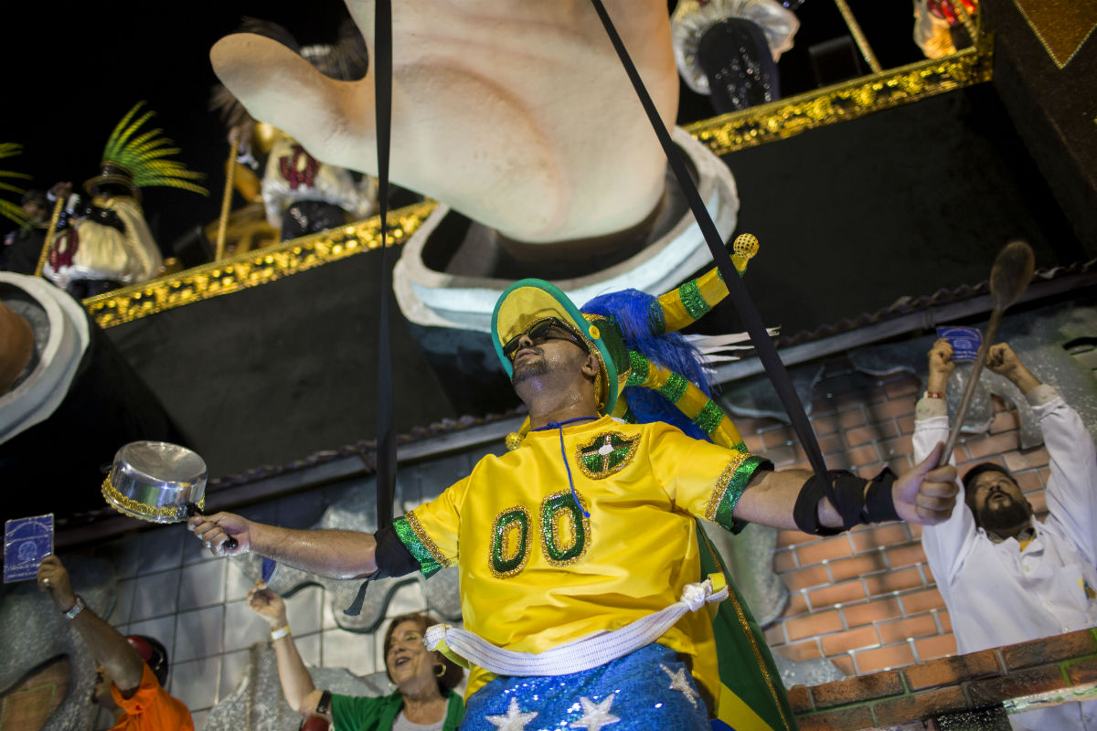 Censura: a TV Brasil vetou imagens de críticas feitas pela Tuiuti?