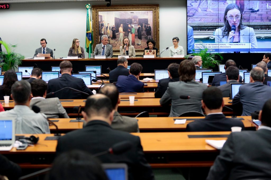 Vazamento do Facebook reforça urgência de lei sobre dados pessoais