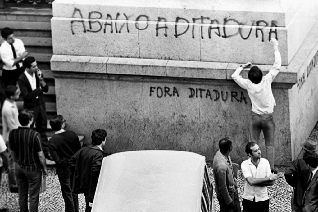Política na ficção: entrevista com quatro autores brasileiros