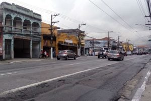 Um ano após ‘Cidade Linda’, avenida Celso Garcia mantém problemas