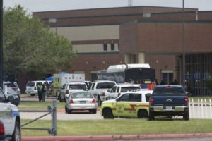Ataque a tiros deixa ao menos 8 mortos em escola no Texas